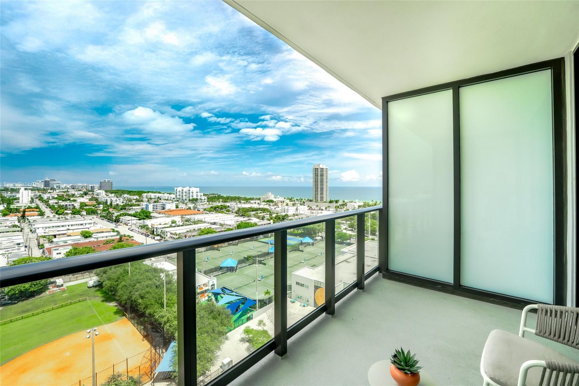580 72nd Street, Unit 1413, Miami Beach, FL 33141 Photo