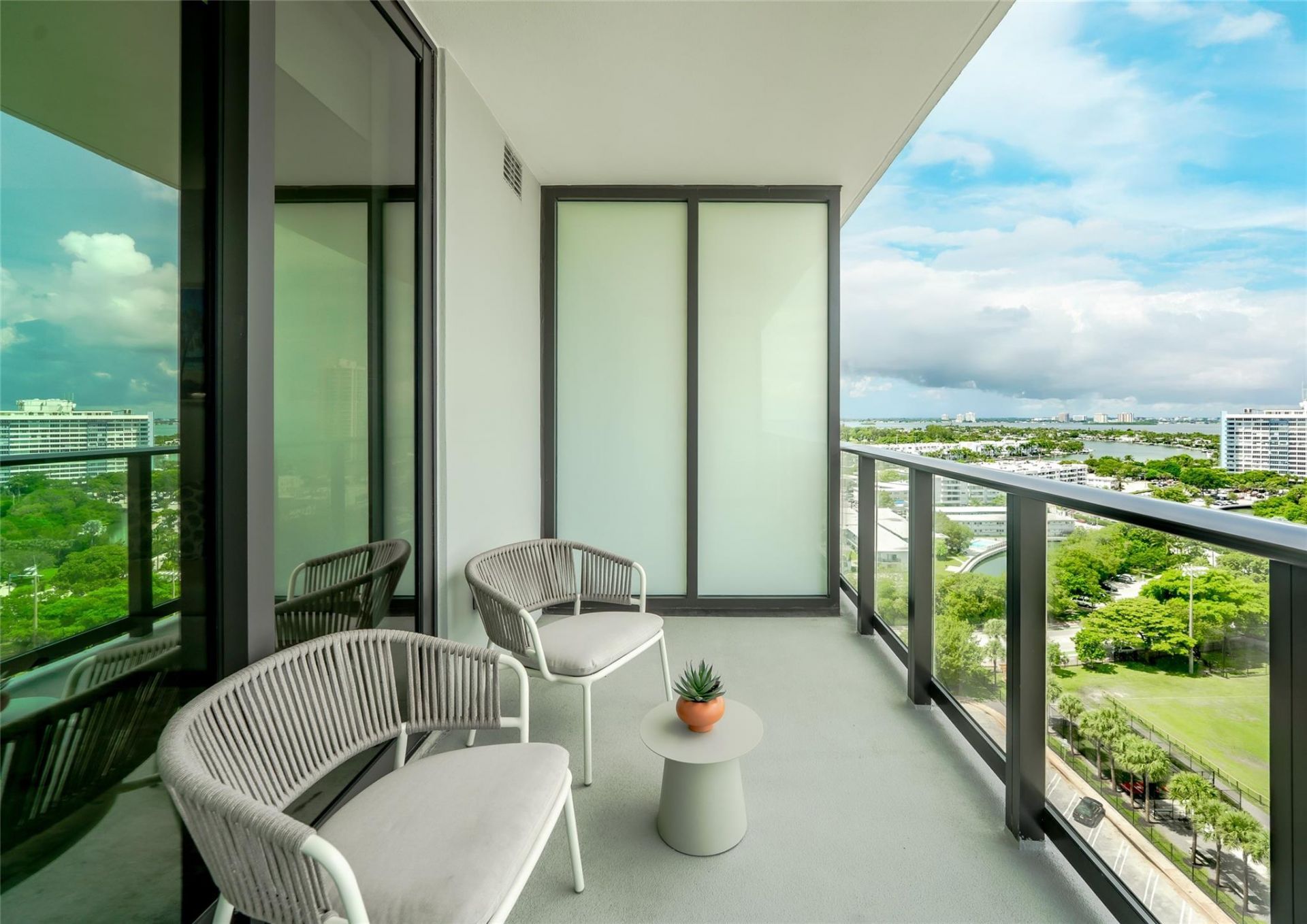 580 72nd Street, Unit 1413, Miami Beach, FL 33141 Photo