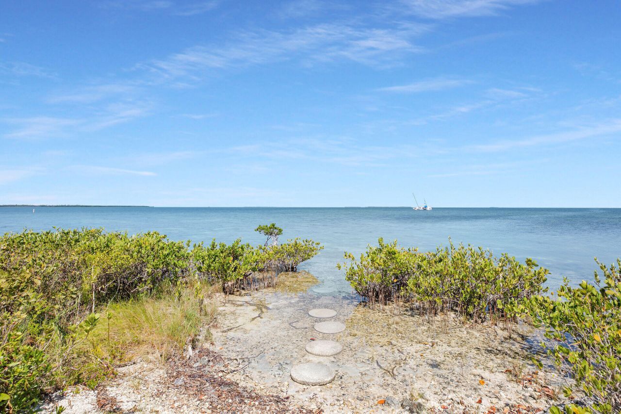 88500 Overseas Highway, Unit 301, Tavernier, FL 33070 Photo