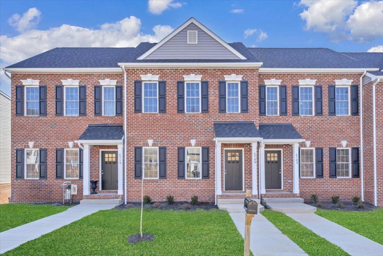 5671 Huntridge Rd, Roanoke, VA 24012 Main Photo