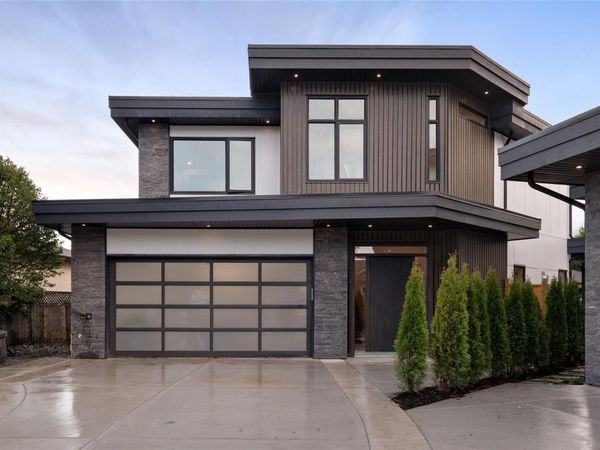 2295 Adela Pl, Sidney, BC V8L 1R2