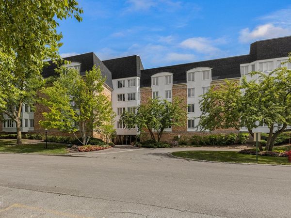200 Lake Boulevard, Unit 402, Buffalo Grove, IL 60089