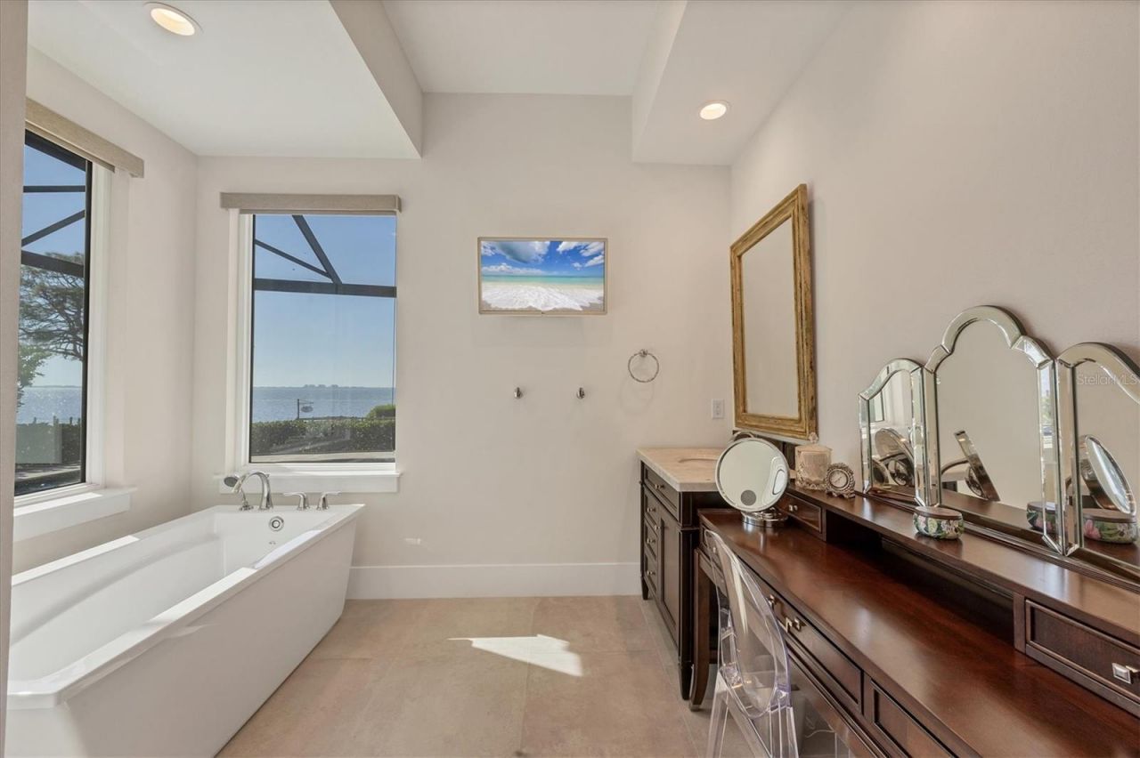 7927 Longbay Boulevard, Sarasota, FL 34243 Photo