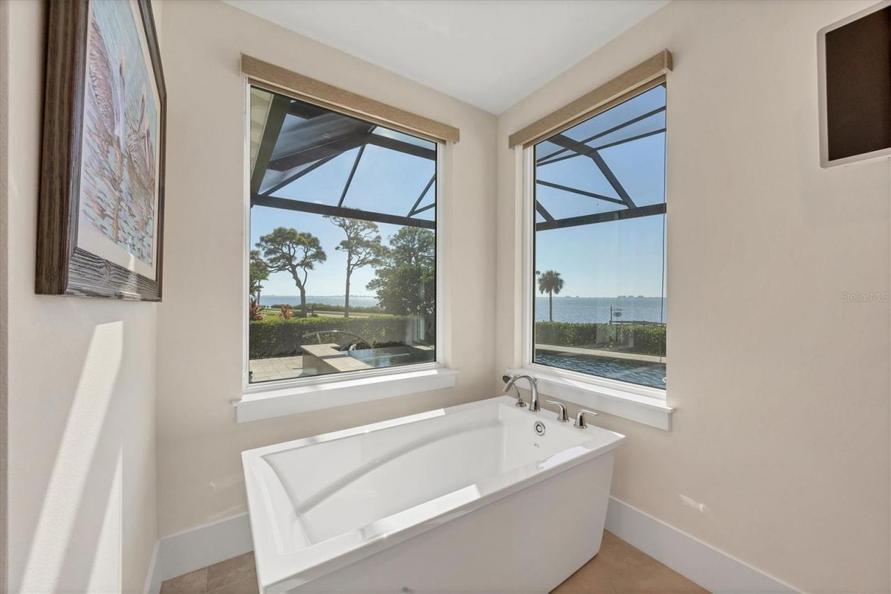 7927 Longbay Boulevard, Sarasota, FL 34243 Photo