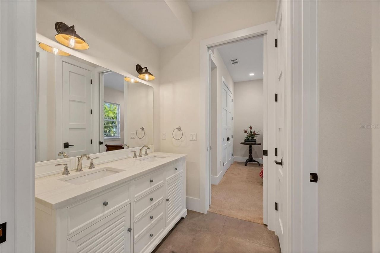 7927 Longbay Boulevard, Sarasota, FL 34243 Photo