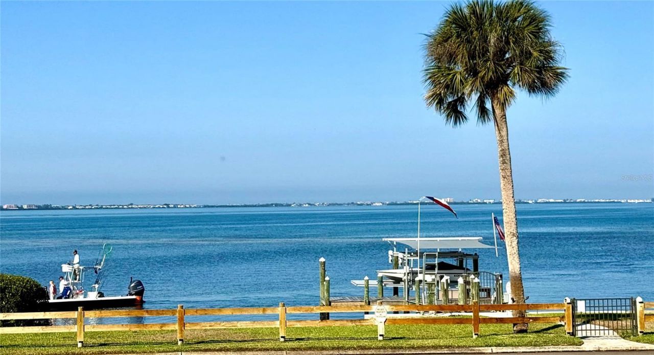 7927 Longbay Boulevard, Sarasota, FL 34243 Photo