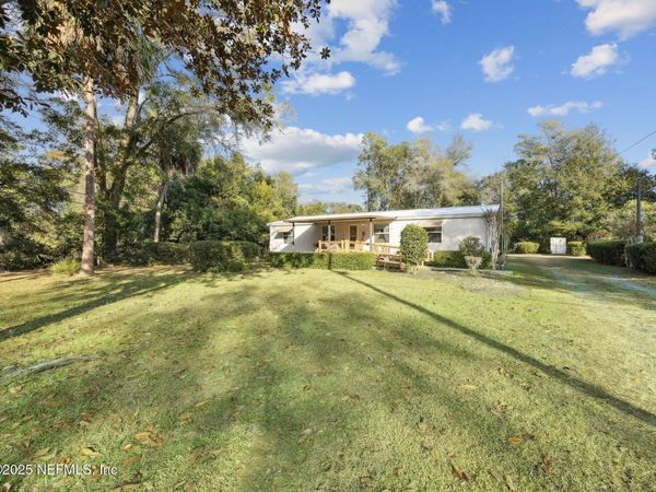 100 WATERWAY Avenue, Satsuma, FL 32189