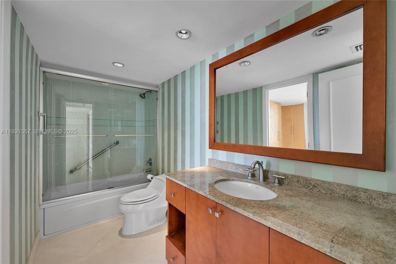 936 Intracoastal Dr, Unit 15H, Fort Lauderdale, FL 33304 Photo