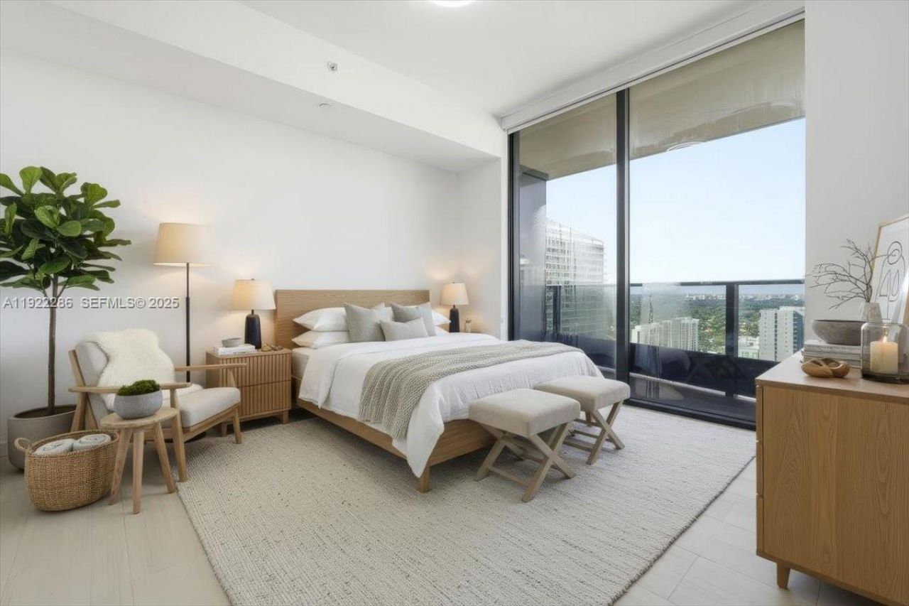 1000 Brickell Plz, Unit 3211, Miami, FL 33131 Photo