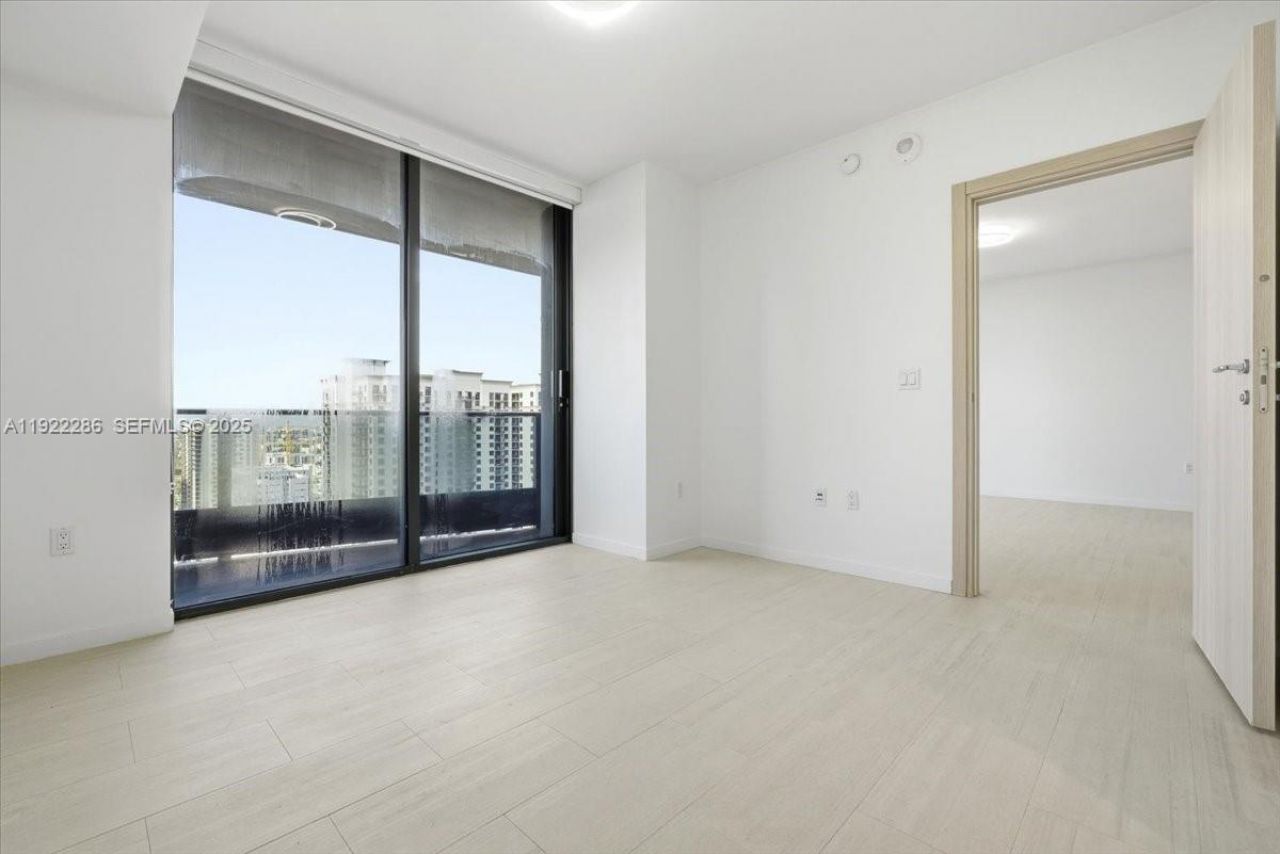 1000 Brickell Plz, Unit 3211, Miami, FL 33131 Photo
