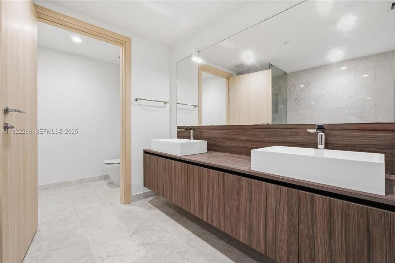 1000 Brickell Plz, Unit 3211, Miami, FL 33131 Photo