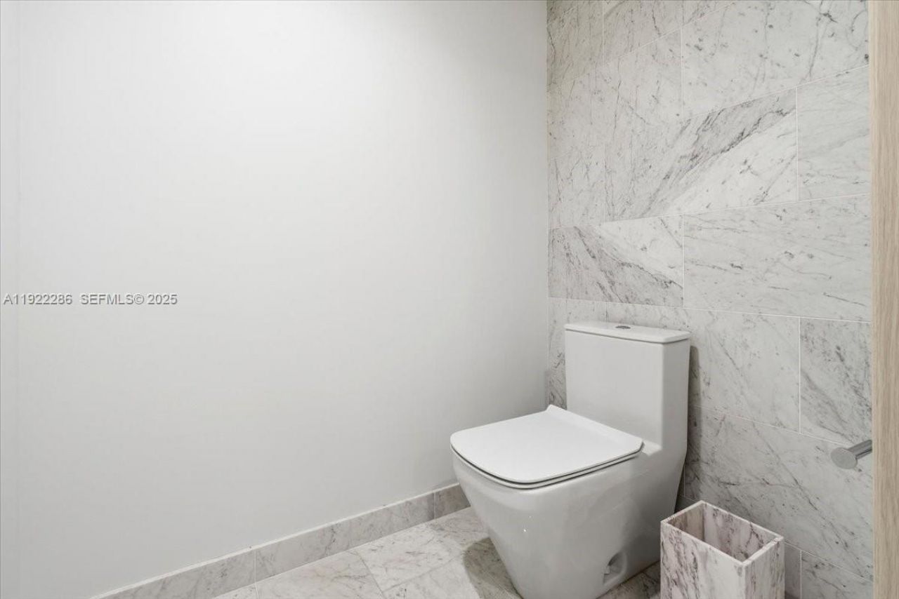 1000 Brickell Plz, Unit 3211, Miami, FL 33131 Photo