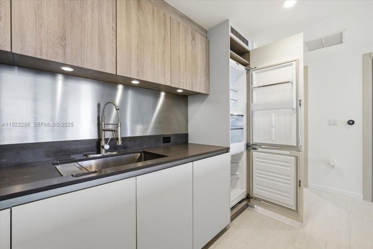 1000 Brickell Plz, Unit 3211, Miami, FL 33131 Photo