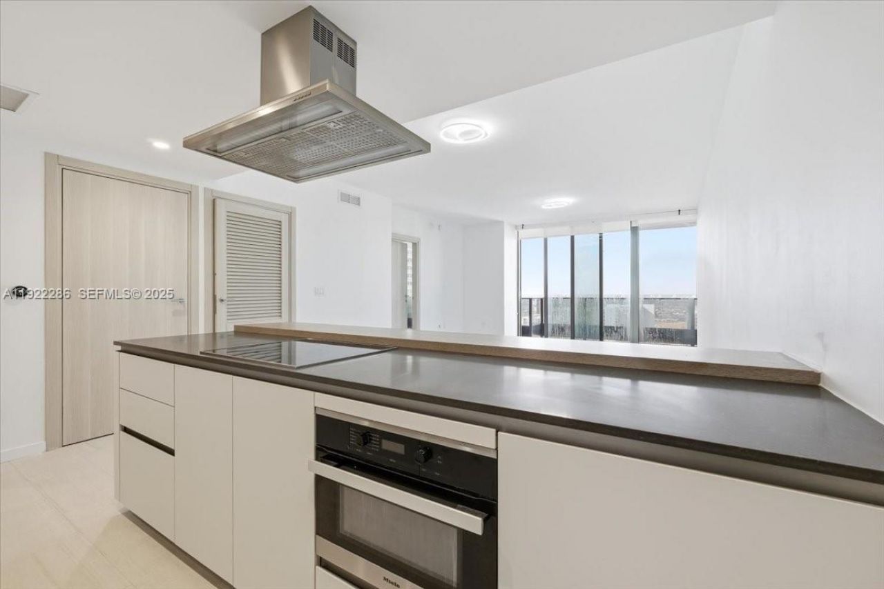 1000 Brickell Plz, Unit 3211, Miami, FL 33131 Photo