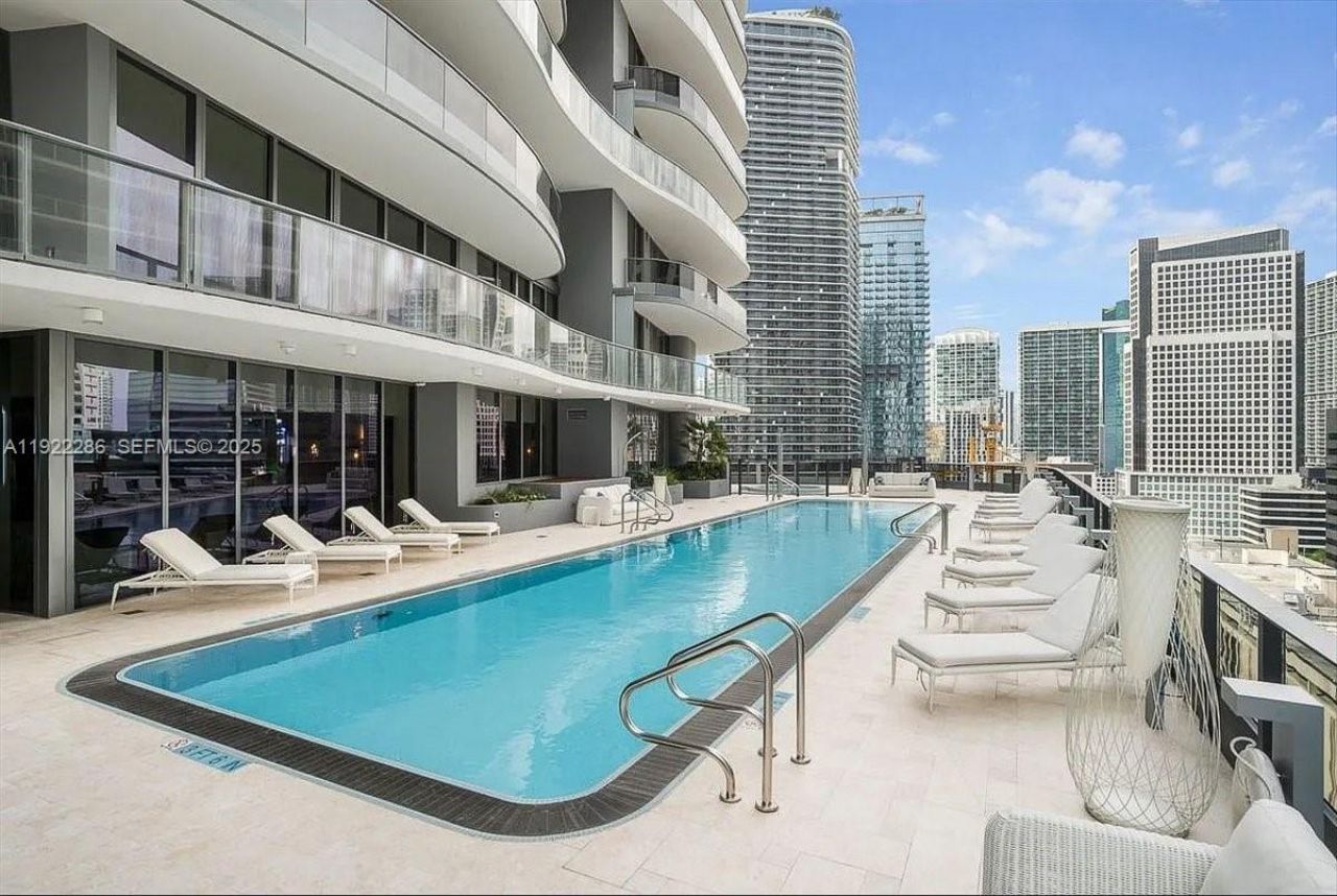 1000 Brickell Plz, Unit 3211, Miami, FL 33131 Photo
