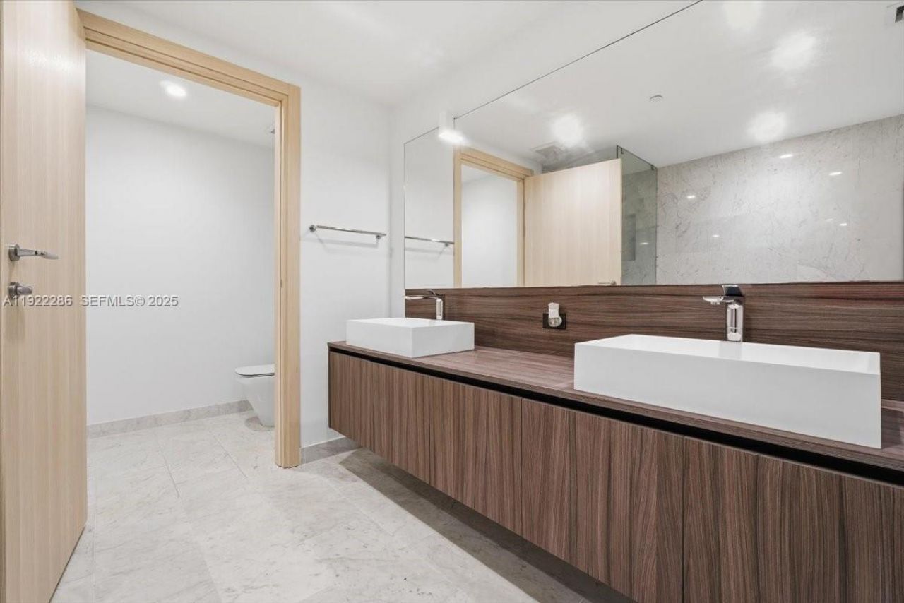 1000 Brickell Plz, Unit 3211, Miami, FL 33131 Photo