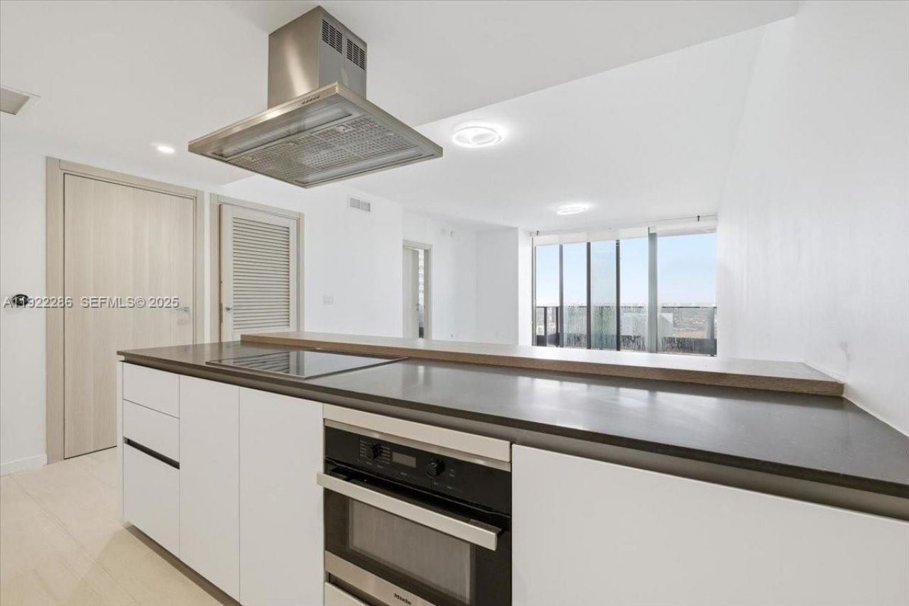 1000 Brickell Plz, Unit 3211, Miami, FL 33131 Photo