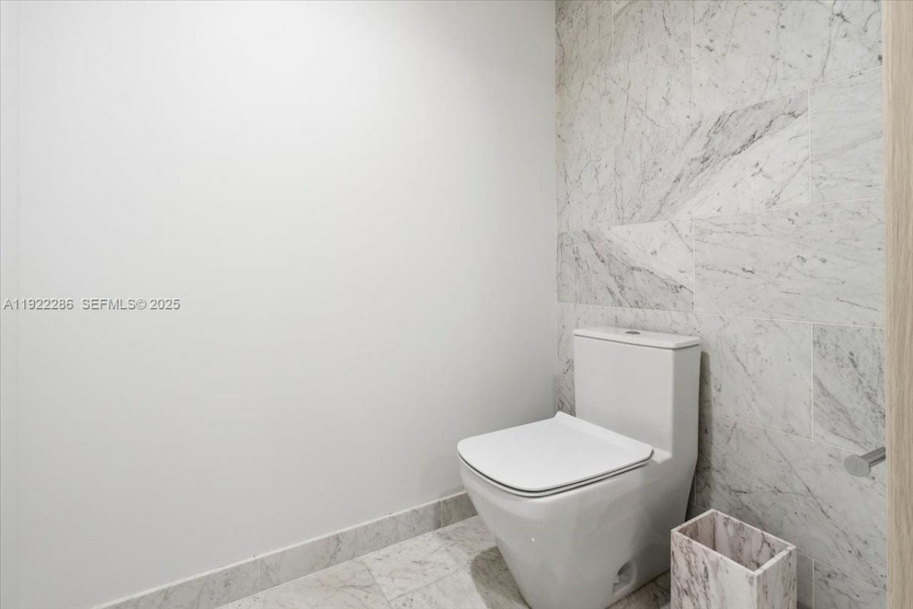 1000 Brickell Plz, Unit 3211, Miami, FL 33131 Photo