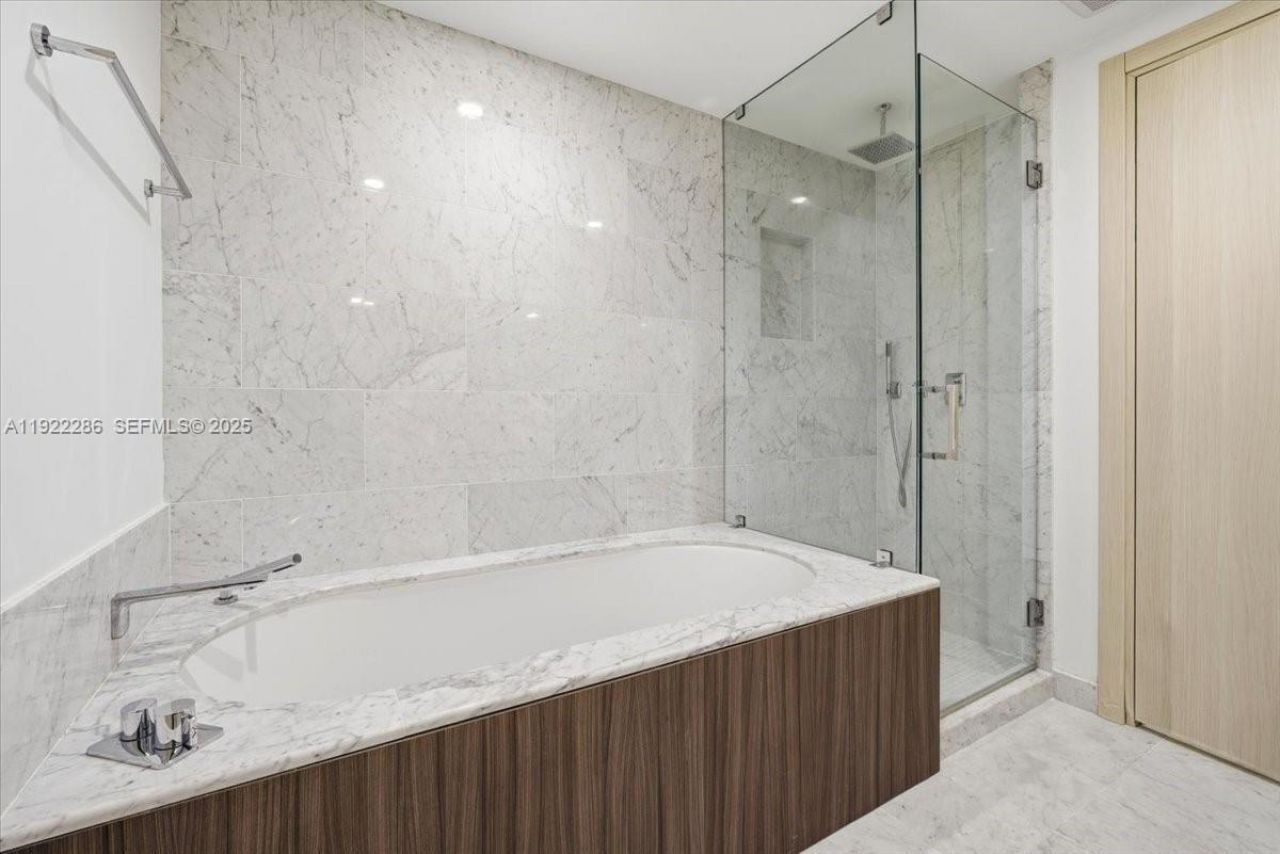 1000 Brickell Plz, Unit 3211, Miami, FL 33131 Photo