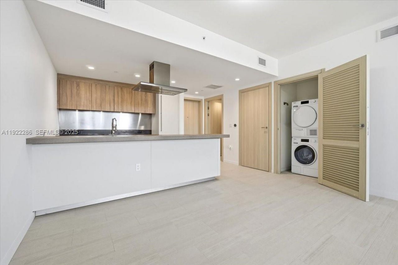 1000 Brickell Plz, Unit 3211, Miami, FL 33131 Photo