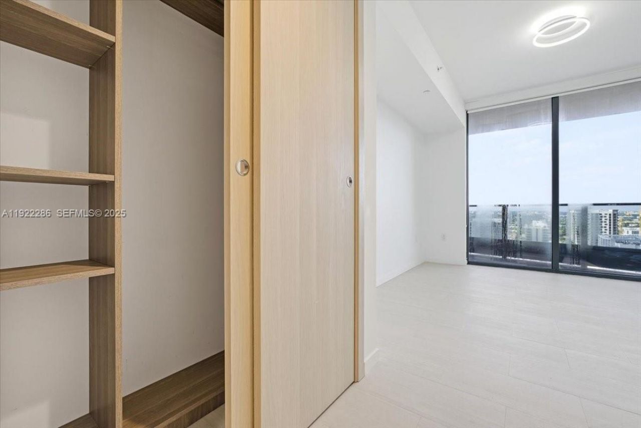 1000 Brickell Plz, Unit 3211, Miami, FL 33131 Photo