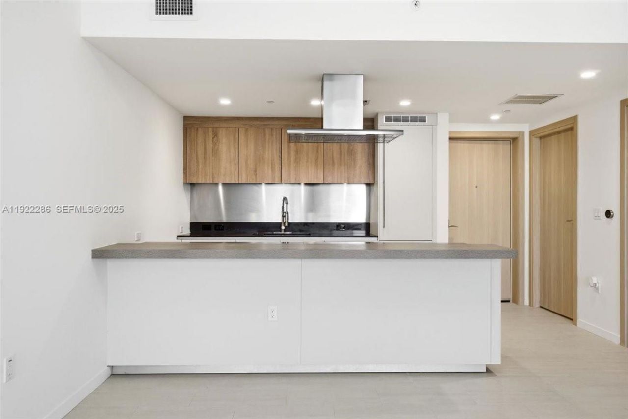 1000 Brickell Plz, Unit 3211, Miami, FL 33131 Photo