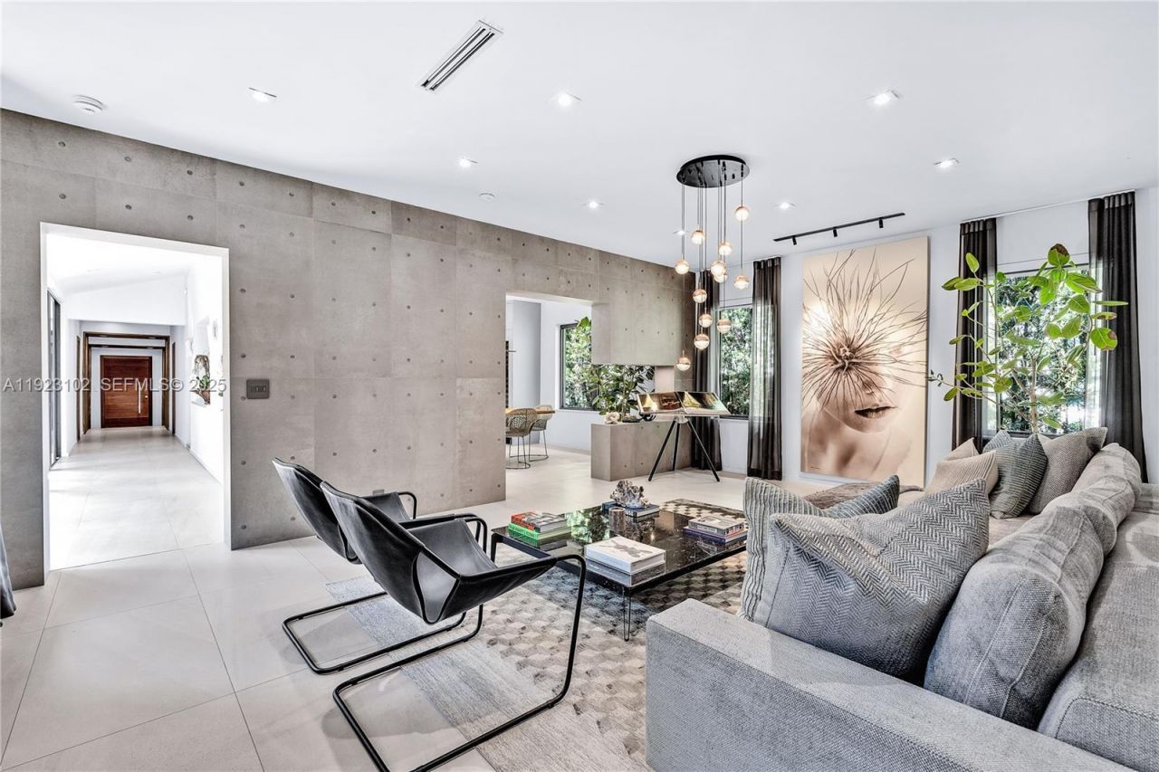 725 W 49th St, Miami Beach, FL 33140 Photo