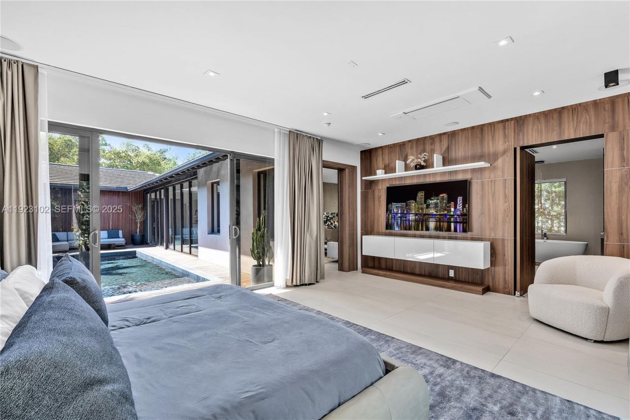 725 W 49th St, Miami Beach, FL 33140 Photo