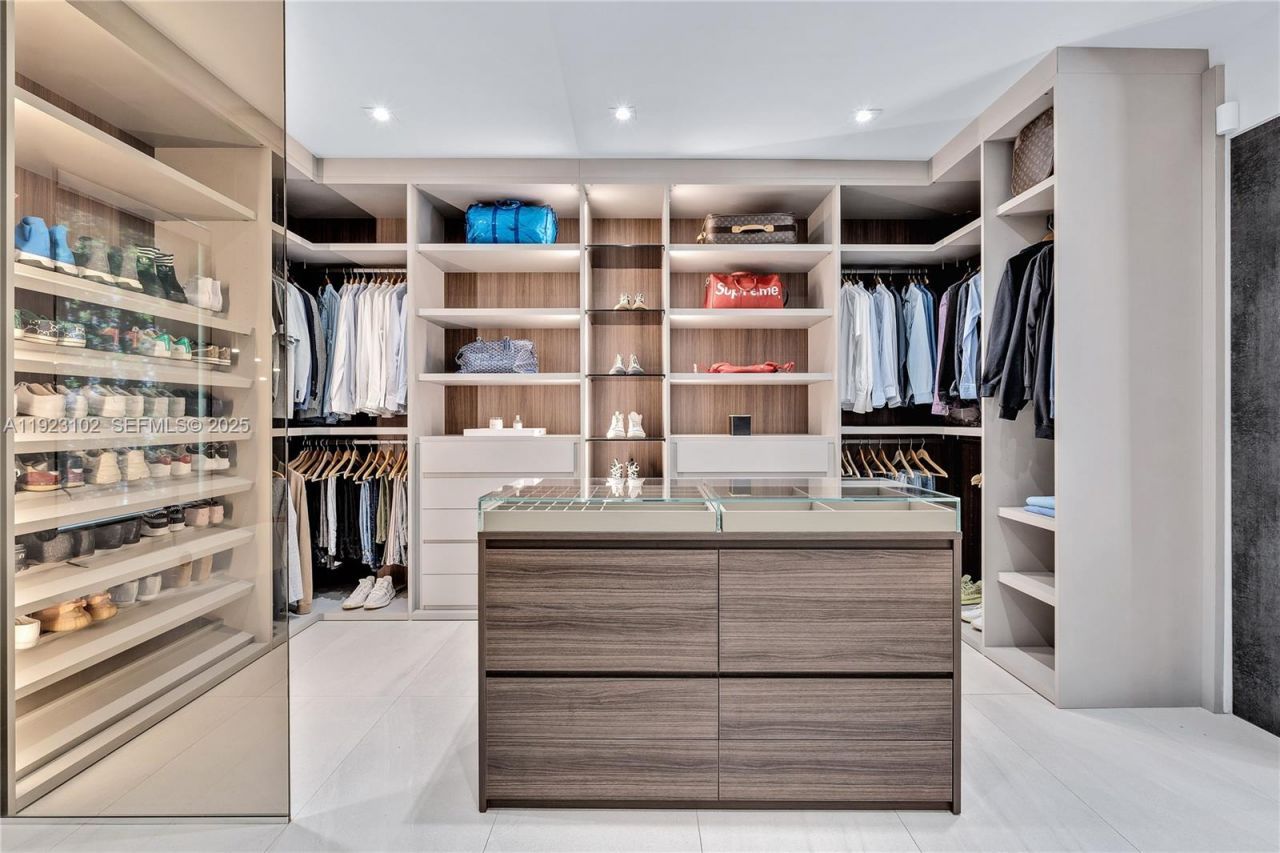 725 W 49th St, Miami Beach, FL 33140 Photo