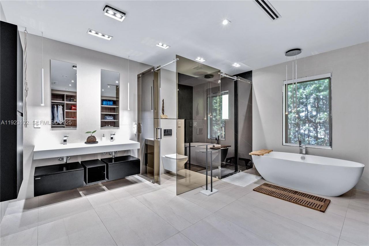 725 W 49th St, Miami Beach, FL 33140 Photo