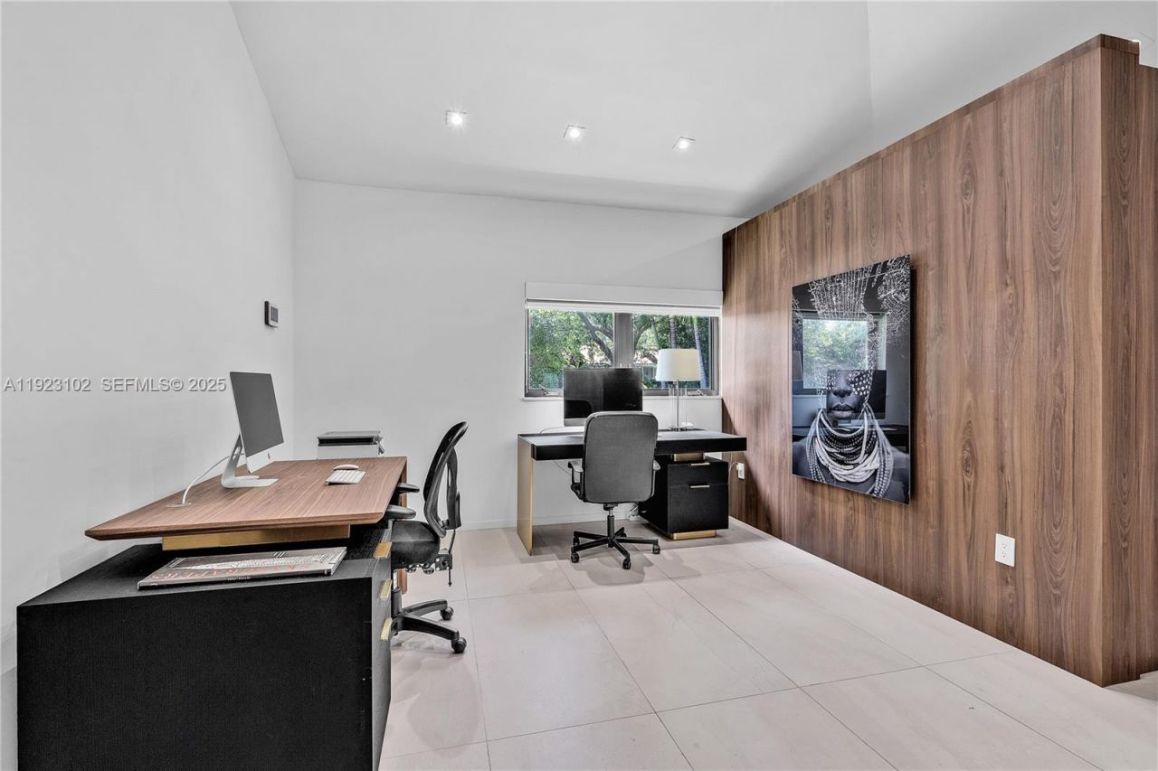 725 W 49th St, Miami Beach, FL 33140 Photo