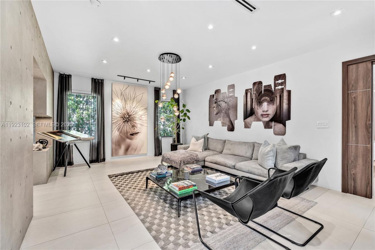 725 W 49th St, Miami Beach, FL 33140 Photo