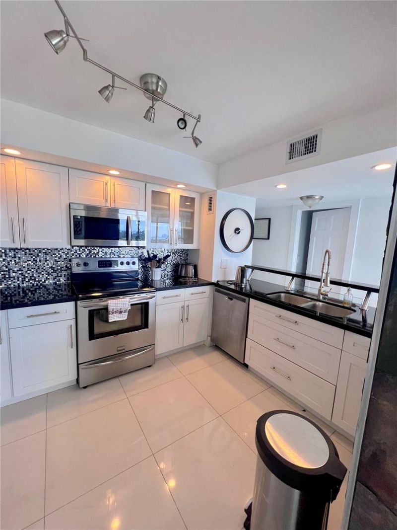5838 Collins Ave, Unit 8B, Miami Beach, FL 33140 Photo