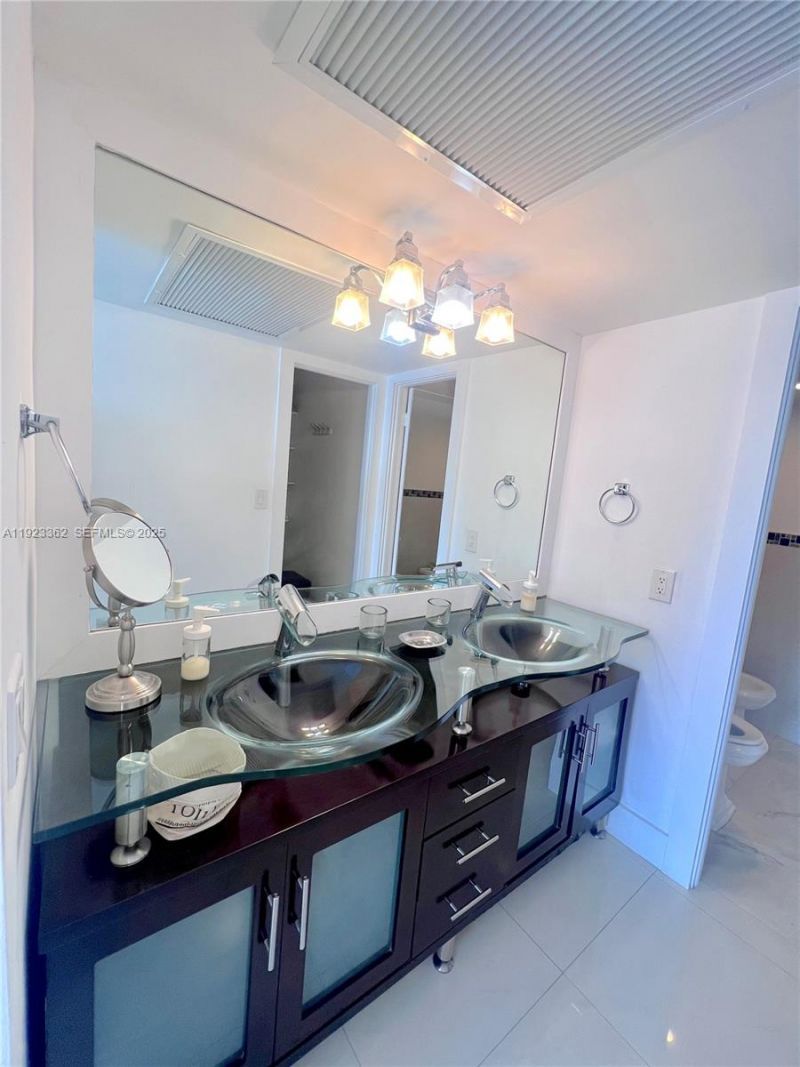 5838 Collins Ave, Unit 8B, Miami Beach, FL 33140 Photo