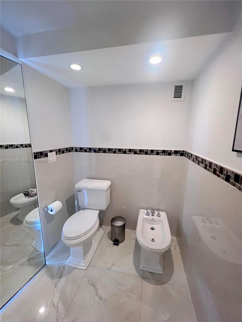 5838 Collins Ave, Unit 8B, Miami Beach, FL 33140 Photo