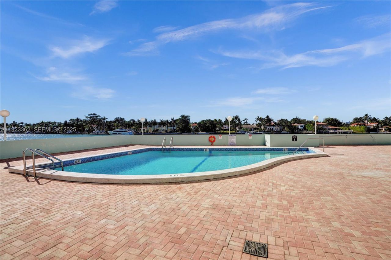 5838 Collins Ave, Unit 8B, Miami Beach, FL 33140 Photo