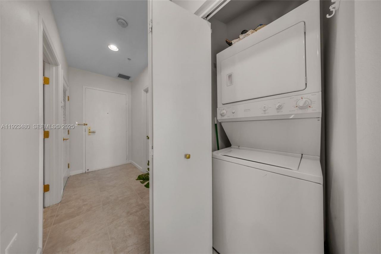 7930 East Dr, Unit 506, North Bay Village, FL 33141 Photo