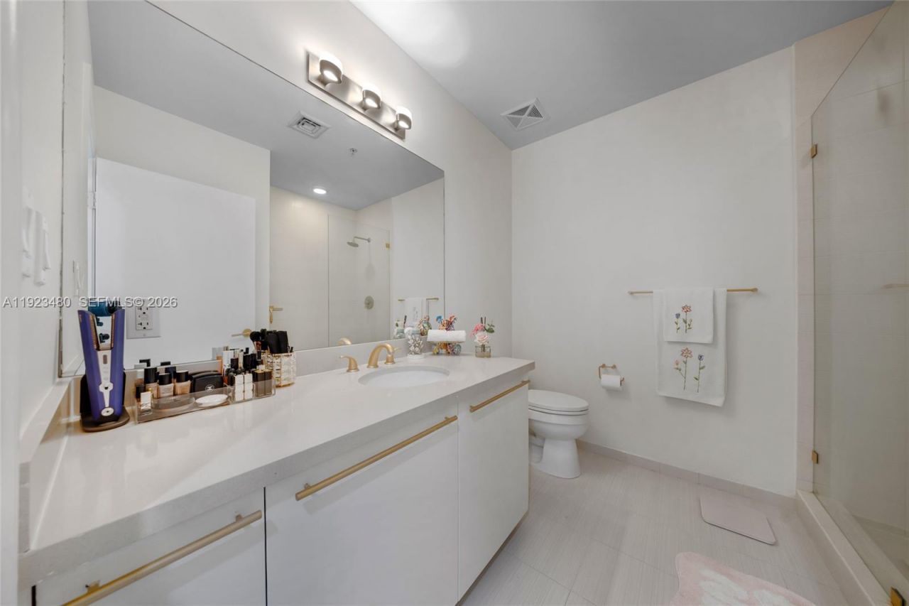 7930 East Dr, Unit 506, North Bay Village, FL 33141 Photo