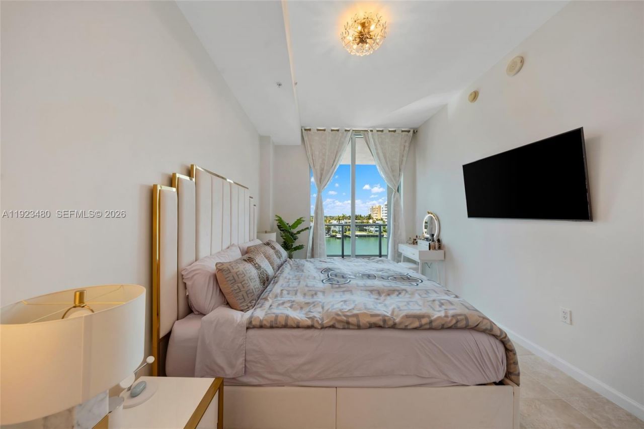 7930 East Dr, Unit 506, North Bay Village, FL 33141 Photo