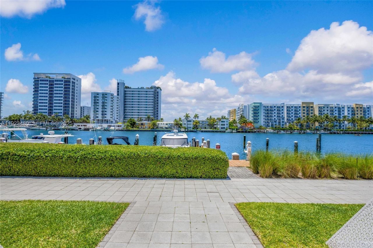 7930 East Dr, Unit 506, North Bay Village, FL 33141 Photo