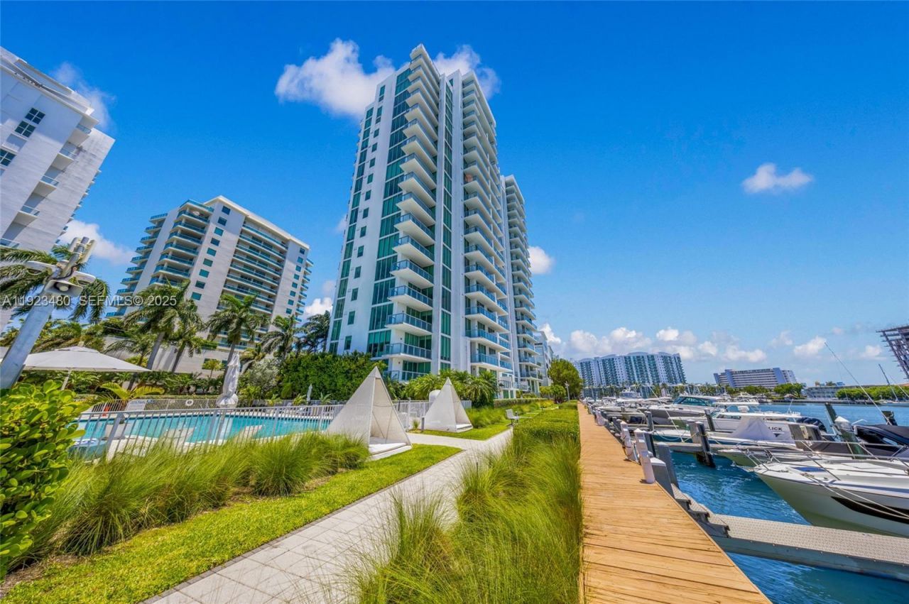 7930 East Dr, Unit 506, North Bay Village, FL 33141 Photo