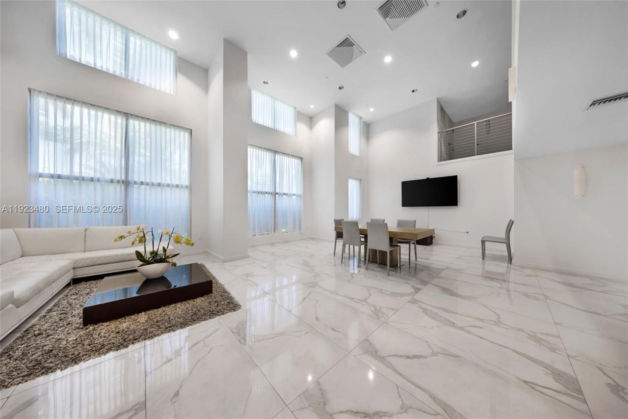 7930 East Dr, Unit 506, North Bay Village, FL 33141 Photo