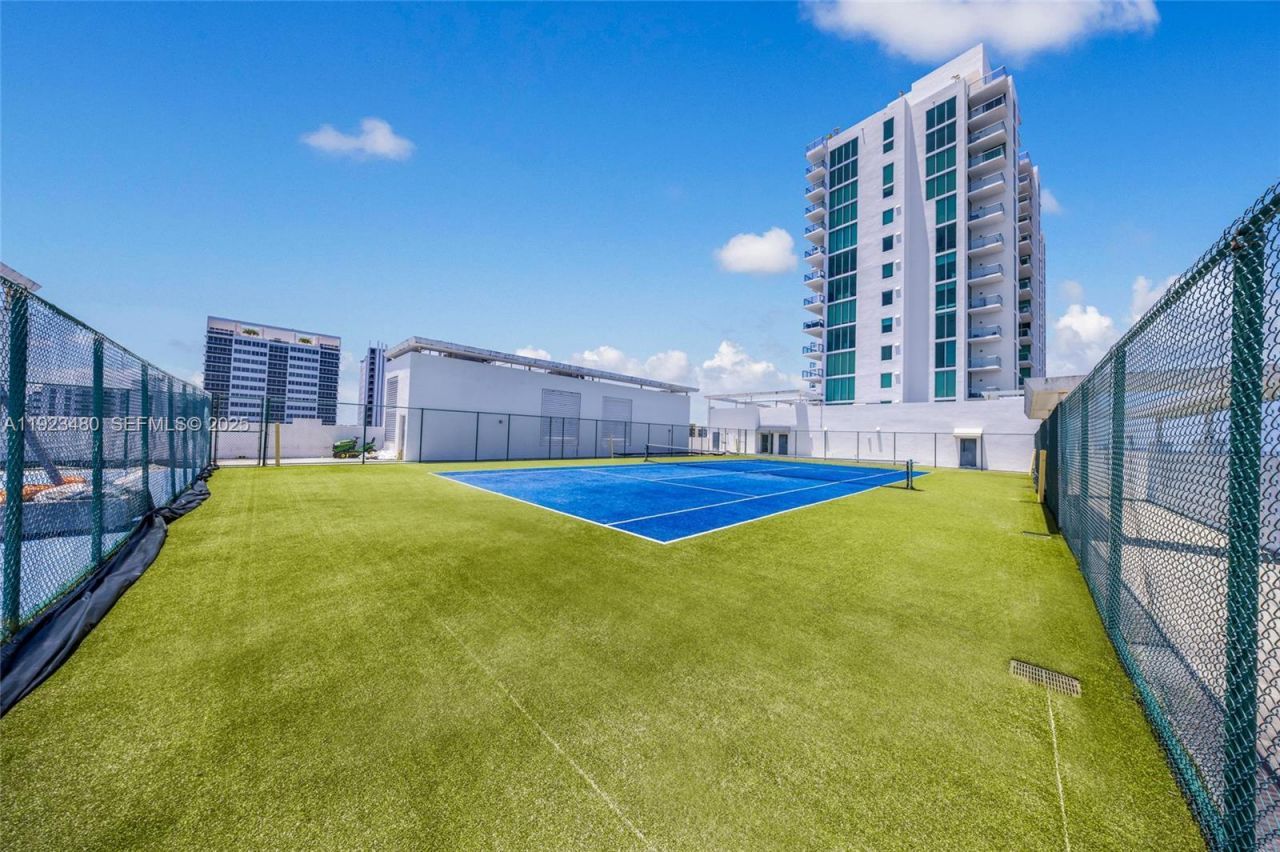 7930 East Dr, Unit 506, North Bay Village, FL 33141 Photo