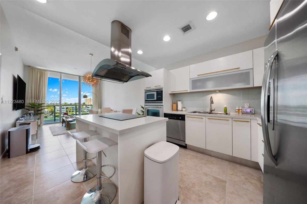 7930 East Dr, Unit 506, North Bay Village, FL 33141 Photo