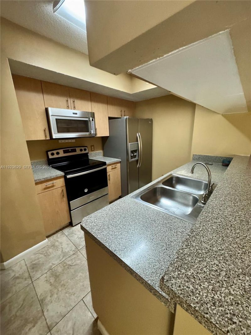 450 S Park Rd, Unit 5-307, Hollywood, FL 33021 Photo