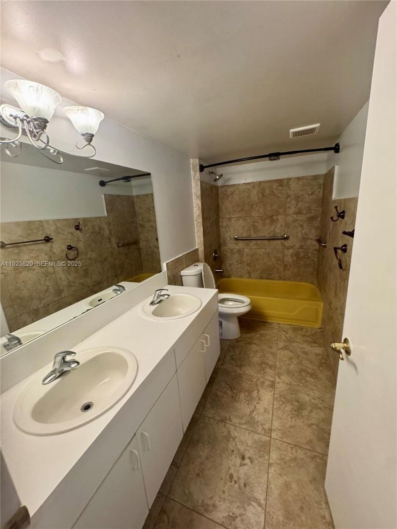 450 S Park Rd, Unit 5-307, Hollywood, FL 33021 Photo