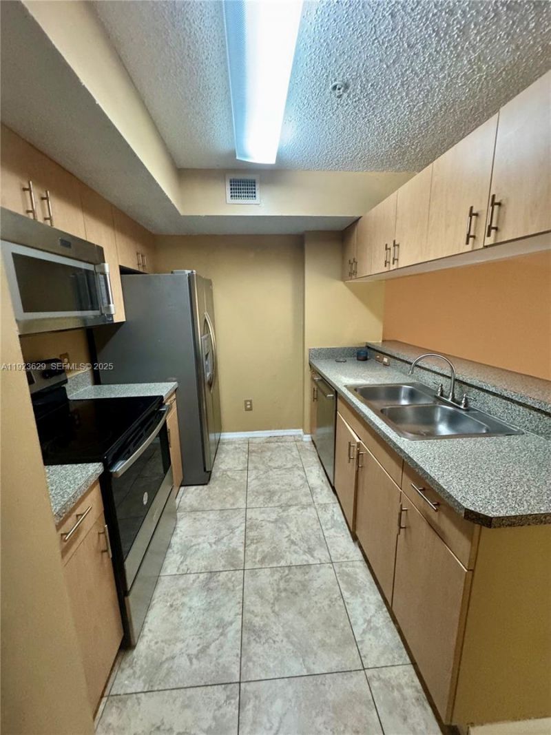 450 S Park Rd, Unit 5-307, Hollywood, FL 33021 Photo