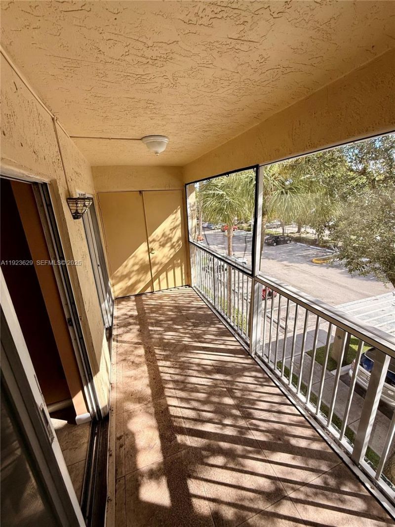 450 S Park Rd, Unit 5-307, Hollywood, FL 33021 Photo