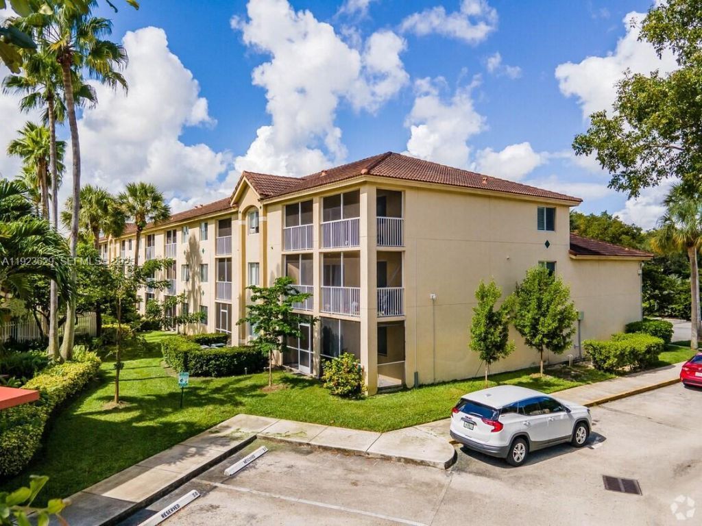 450 S Park Rd, Unit 5-307, Hollywood, FL 33021 Photo