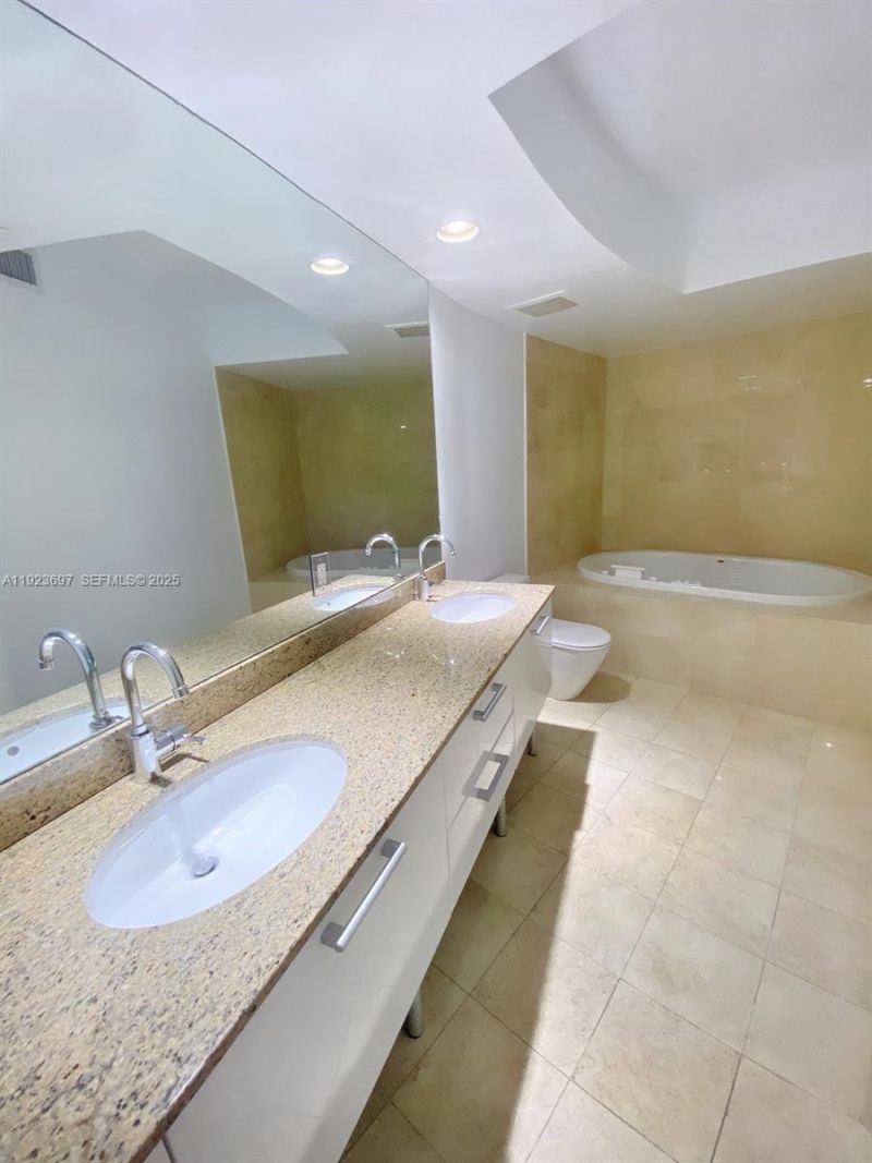 17201 Collins Ave, Unit 1009, Sunny Isles Beach, FL 33160 Photo